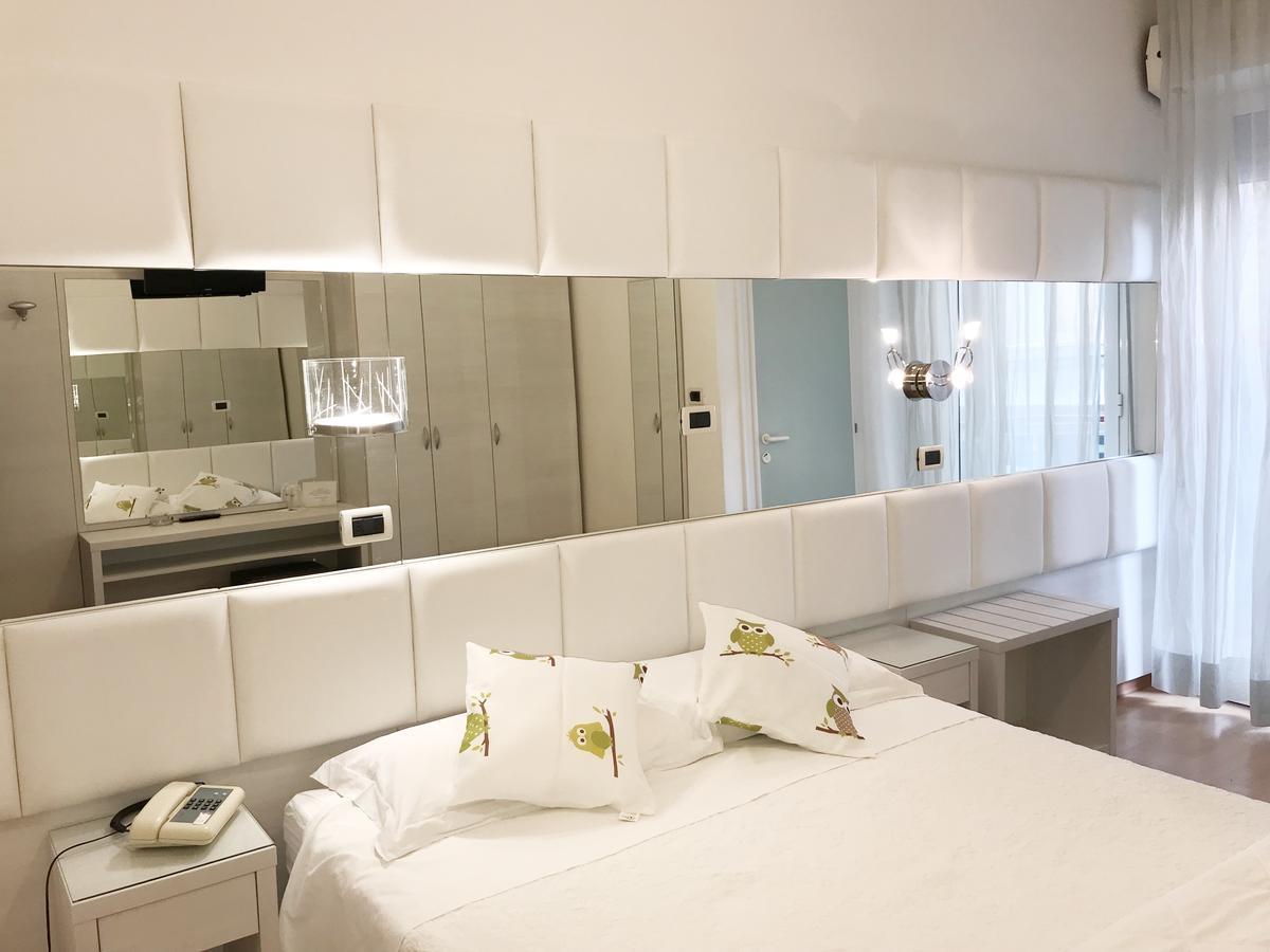 Noidue Hotel Rimini Esterno foto